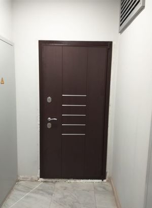 Установка входной двери в квартиру в Москве